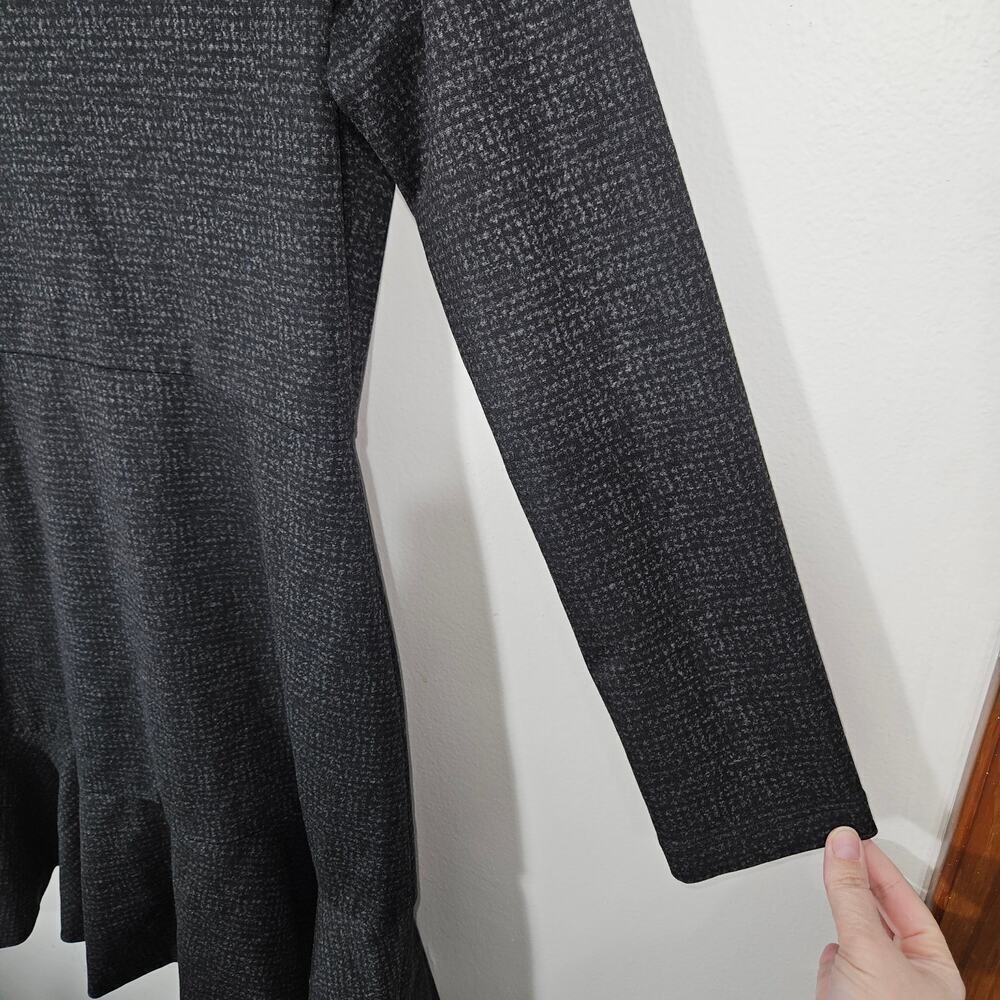 Slate & Willow Woven Flare Ruffle Hem Minimalist V-Neck Dress. Size 6/Small. - Picture 7 of 7
